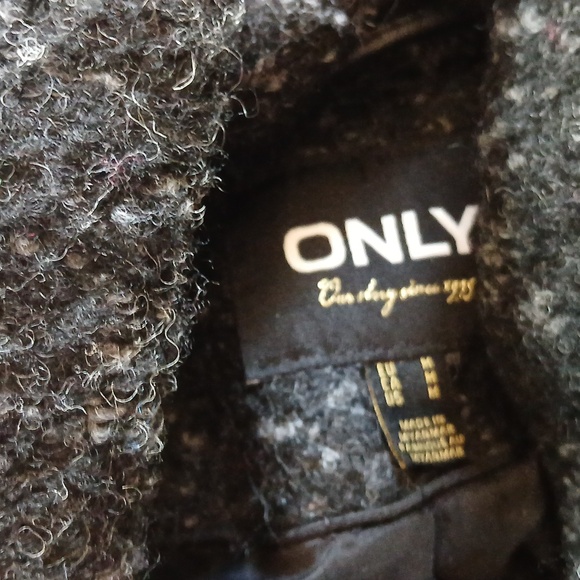 Wool blend coat - Picture 5 of 9